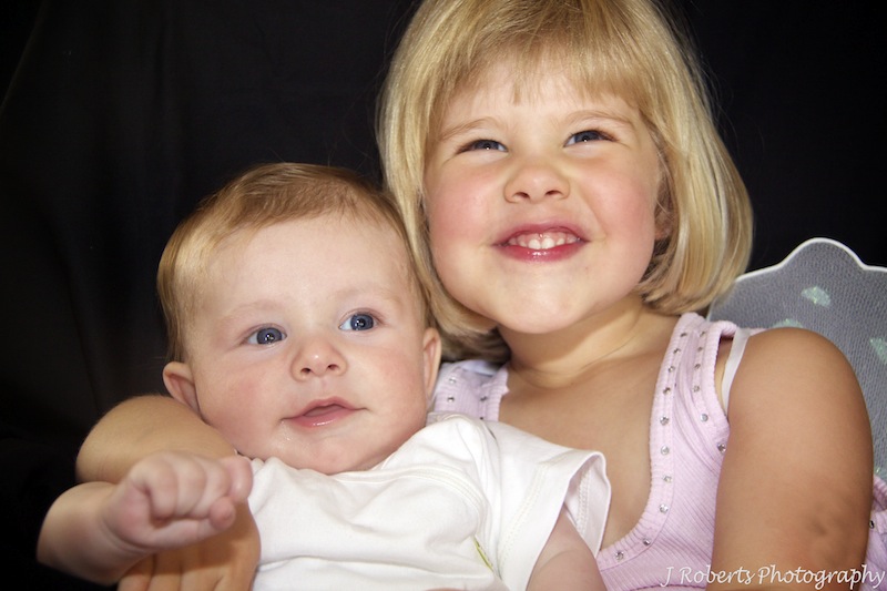 Baby and big sister - baby portrait photography